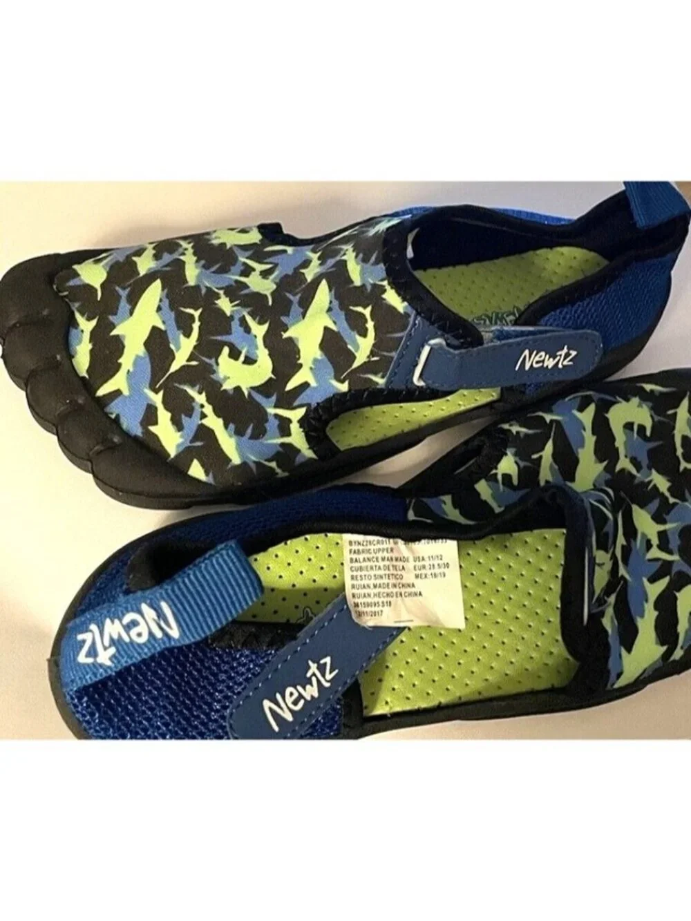 Newtz Water Shoes Girl/Boys Children Size 11/12 Bumper Toe Swim Sandal Blue/Grn